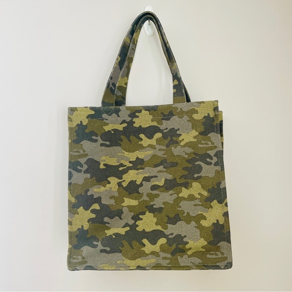 Stella & Dot Camouflage The Gamechanger Tote - Picture 5 of 12
